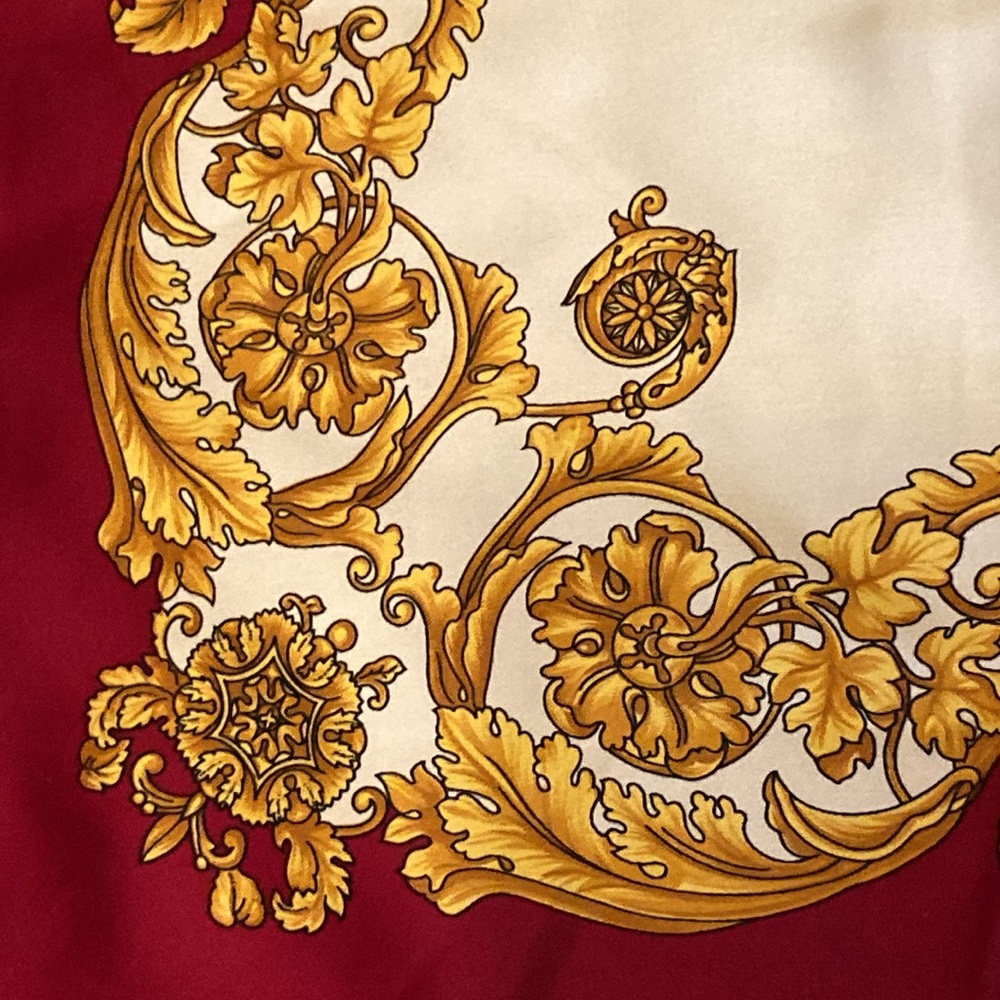 Elegant Red and Gold Baroque Style Scarf - Picture 3 of 15